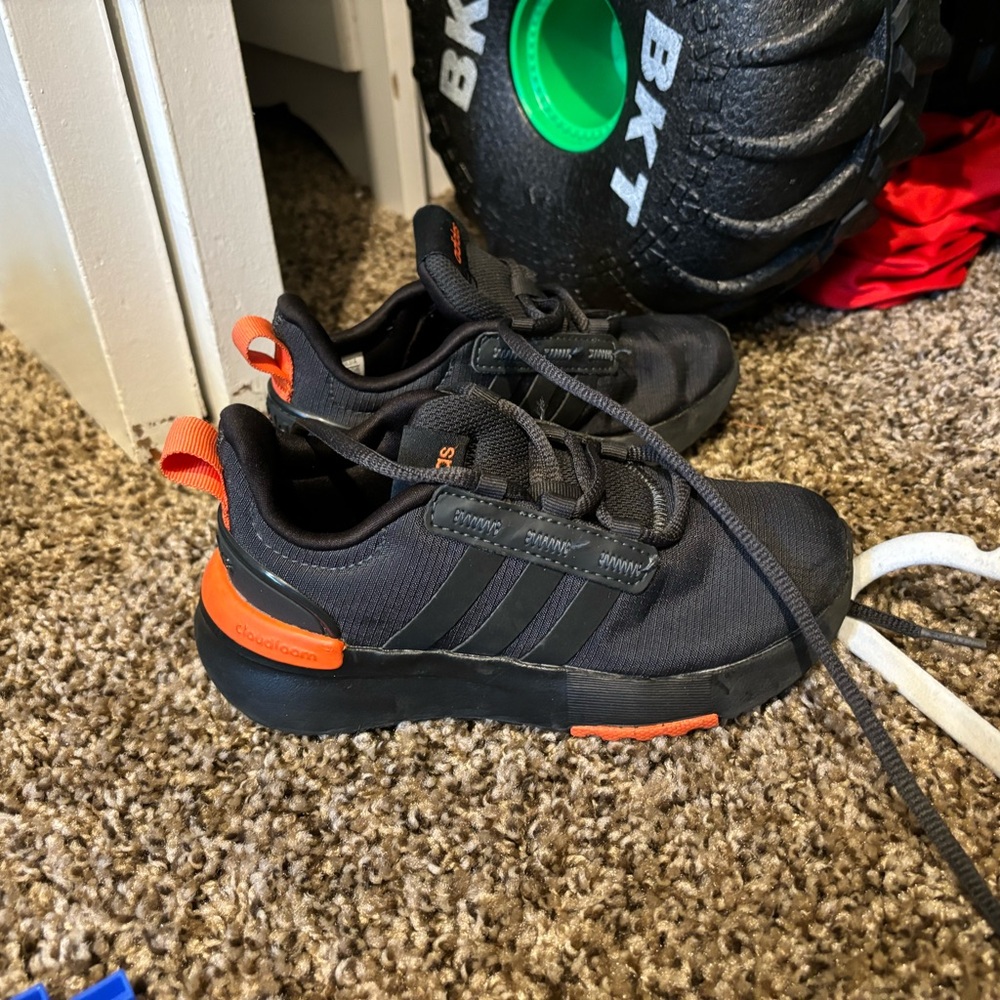 Kid adidas size 10 1/2 c $20